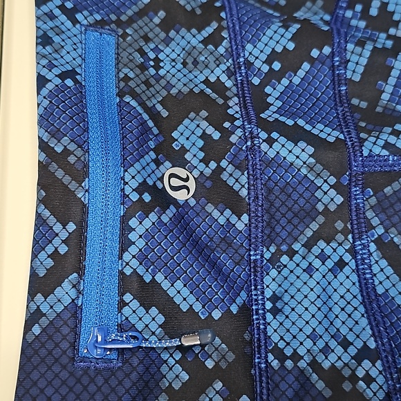 396. Lululemon Speed Tight IV - Picture 5 of 7